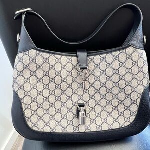 Gucci Jackie 1961 Piston Lock-Navy and Cream-Discontinued Style